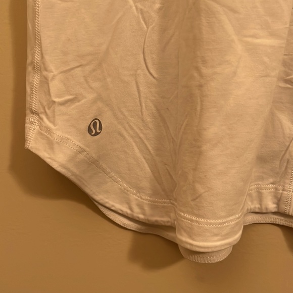 Lululemon Clari-Tee Short Sleeve Crewneck in White & Inkwell - Picture 10 of 10
